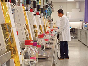 Genomatica’s research facility in San Diego features labs that allow precision modeling at small scale of production methods. Photo courtesy of Genomatica
