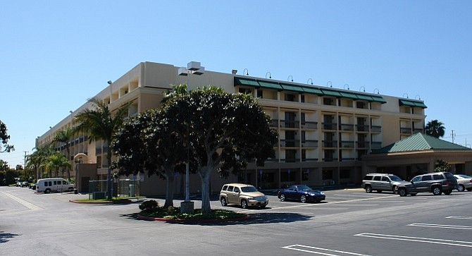 Hotel Mdr In Marina Del Rey Sells For 127 Million Los Angeles