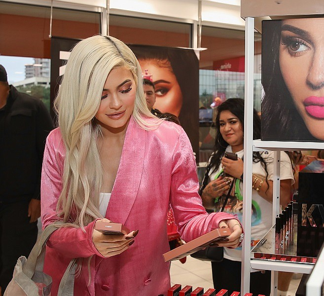 Kylie Jenner Sells Majority Share Of Cosmetics Line For 600 Million Los Angeles Business Journal
