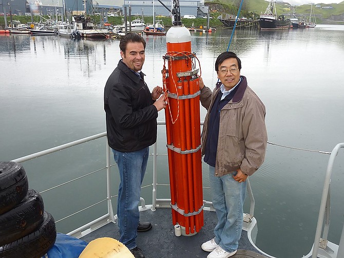 Thomas Valdez, co-inventor of Seatrec’s core technology, with Yi Chao testing a prototype. Photo courtesy of Yi Chao.